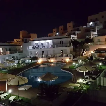 High View Gardens 4*