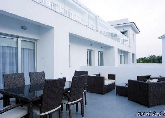 High View Gardens Aparthotel Mazotos