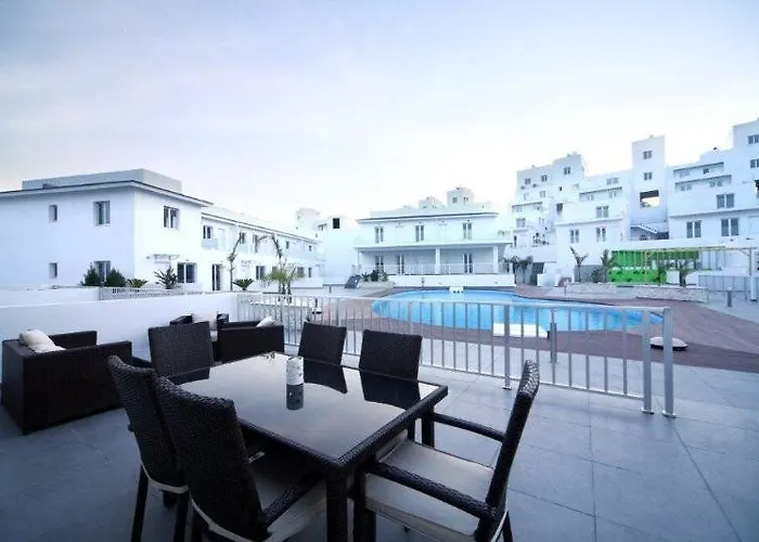 High View Gardens 4*